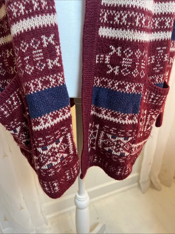 Billabong Cozy Burgundy Patterned Open-Front Cardigan size Large. - Image 3