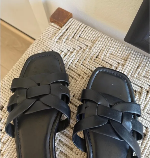 Black sandals size 8 - Image 3