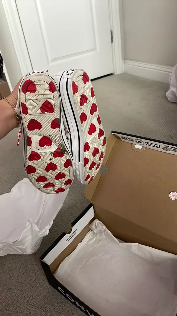 Woman’s heart converse high top - Image 5