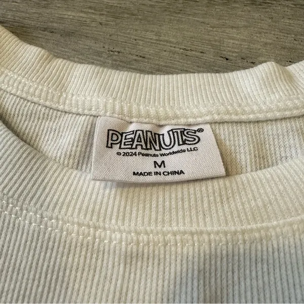 Grayson Collective Social Peanuts Snoopy White Ribbed Cropped T-Shirt Medium NWT - Image 4