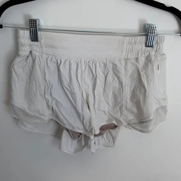 Lululemon Hotty Hot Short II 2.5" size 6 - Image 4