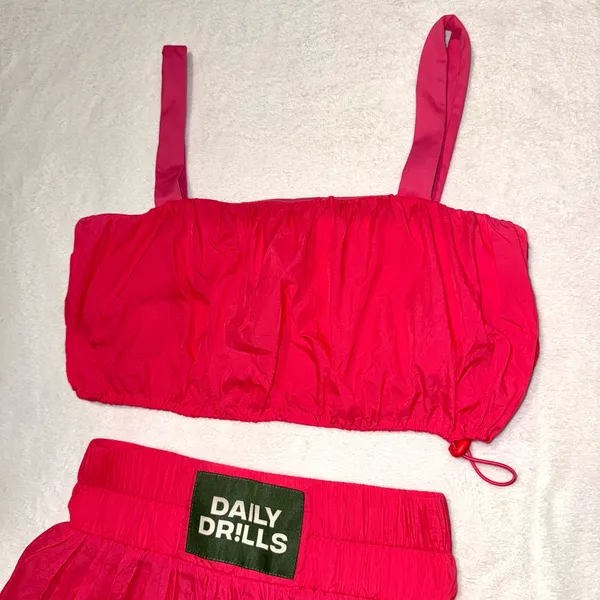 NWOT DAILY DRILLS Two Piece Bubble Crop Top and Skort size Small in Punch - Image 6