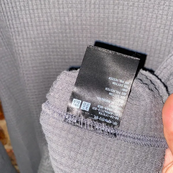 UniQlo Dark Charcoal Gray Waffle Knit Long Sleeve Crew Neck T-Shirt Women's XS - Image 5