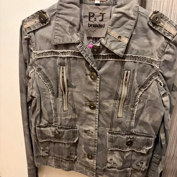 pre-owned Vintage Picasso P.J. brand camouflage jacket with a phoenix bird embroidery detail - Image 3