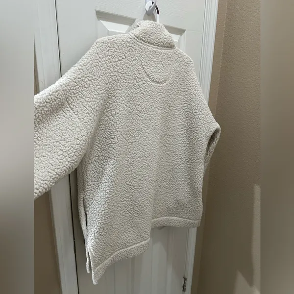 AERIE Ivory Cloud Sherpa Oversized Sweater Super Soft Cozy size Medium - Image 12