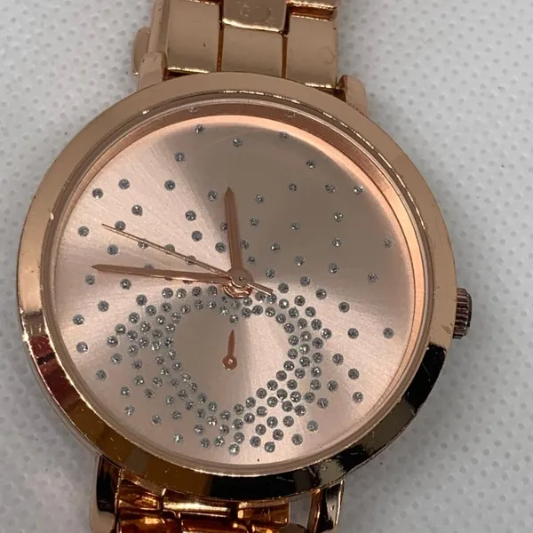 Rose gold tone women’s quartz analog wrist watch 38mm heart dial running - Image 3