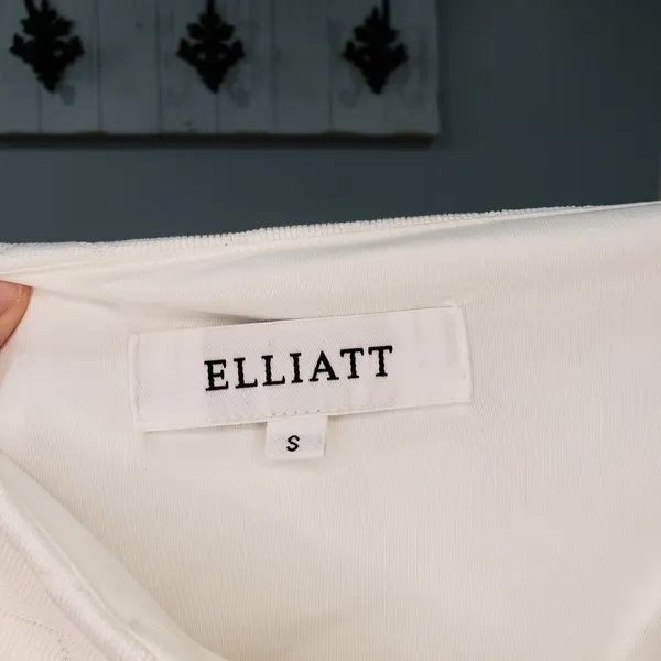 Elliatt White Textured Halter Maxi Dress Small Open Back Formal EUC - Image 4