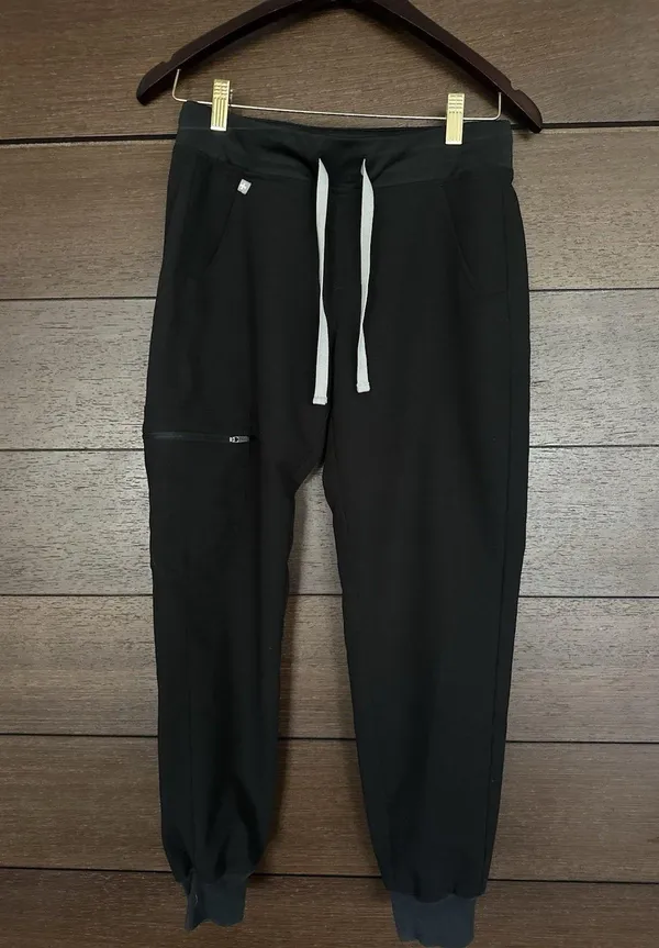 Figs Women's Zamora Jogger Scrub Pants Black EUC SIZE Medium - Image 2