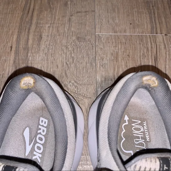 Brooks ghost Grey woman’s 7.5 running shoes - Image 11