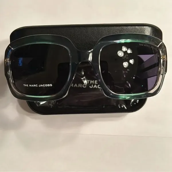 Marc Jacobs Green/Grey Sunglasses. NWOT - Image 6
