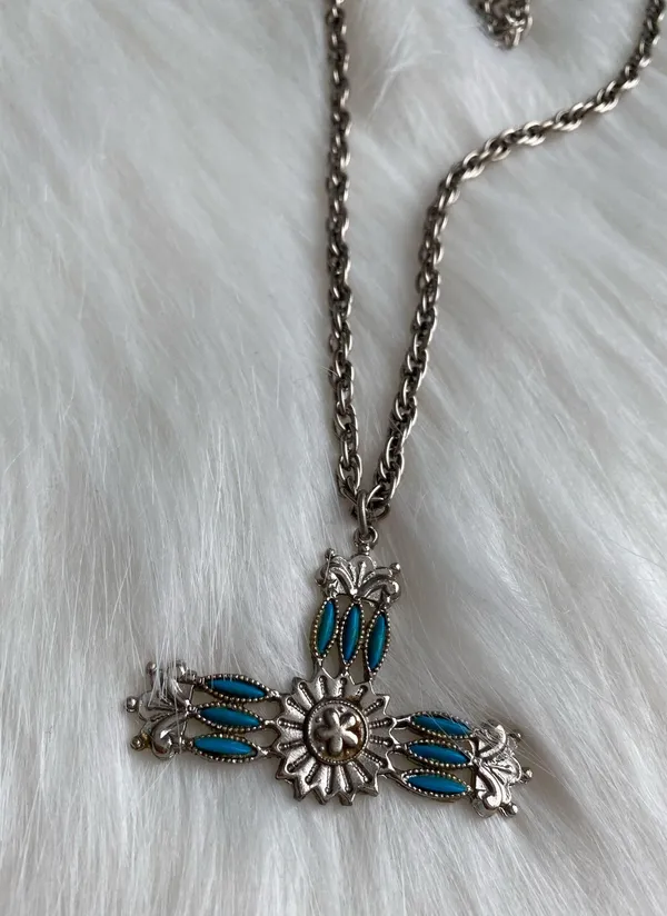 Turquoise Color Detail Pendant Necklace - Image 2