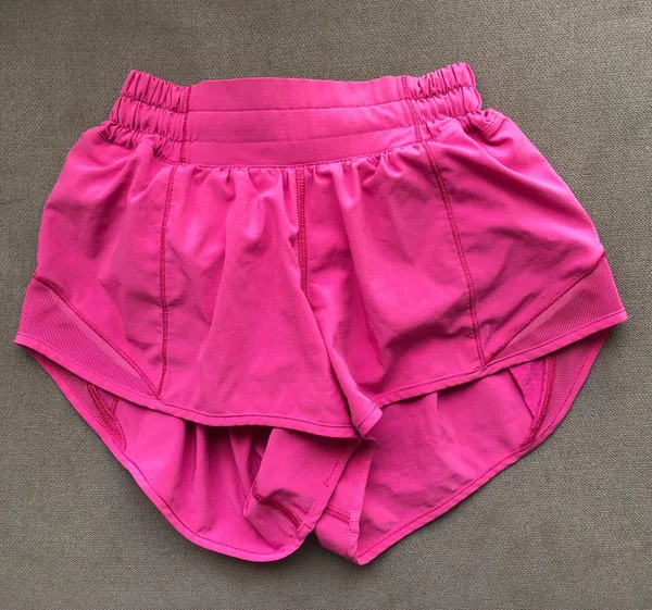Lululemon L Hotty Hot Low-Rise Short 2.5" Sonic Pink 0 - Image 5