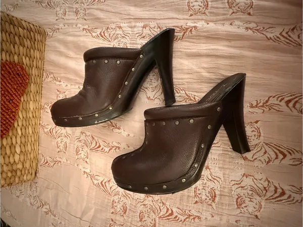 American Vintage Vintage Y2K Women's Brown Studded Leather Mule Heels Clogs Boho Festival 2000s - Image 7