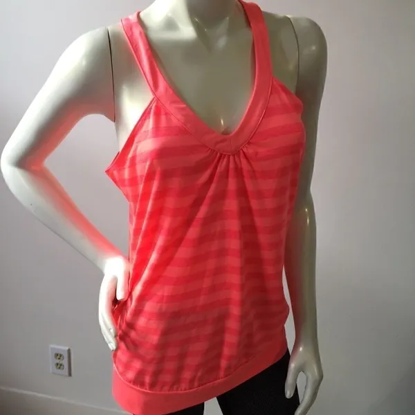 Old Navy Coral color active keyhole back Top‎ - Image 3