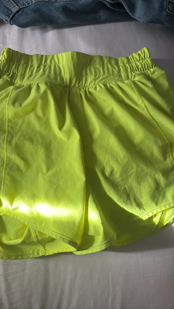 Lululemon Shorts Hotty Hot 4" - Image 3