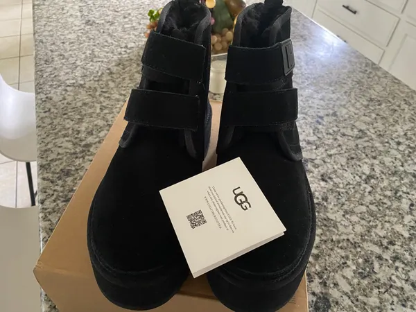 Ugg Boots Black - Image 2