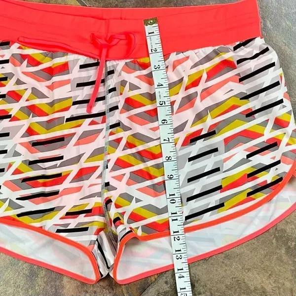 Fabletics Suva Run Shorts Large - Image 3