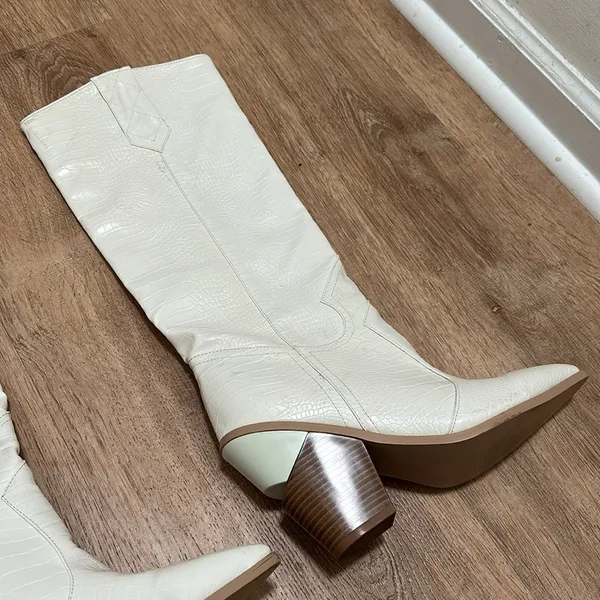 White Croc Embossed Pointed Toe Block Heel Knee High Western Boots, Size 40‎ - Image 4