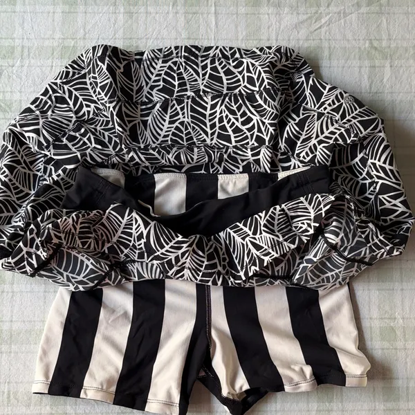 Lululemon Black and White Leaf Print Women's Skirt - Image 6