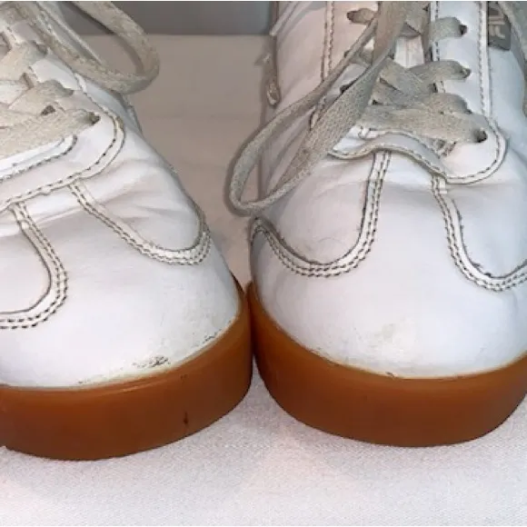 Fila sneakers size 7.5 women’s in white - Image 4