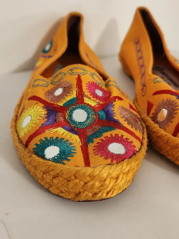Andre Assous Orange Embroidered Espadrille Slip-On Shoes Size 9.5 - Image 3