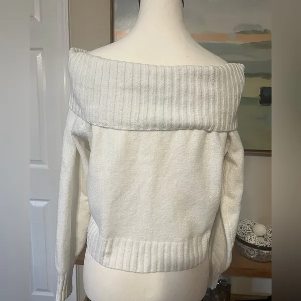 Hollister Off Shoulder Sweater Cream Cropped Knit Soft Girl Preppy Small - Image 4