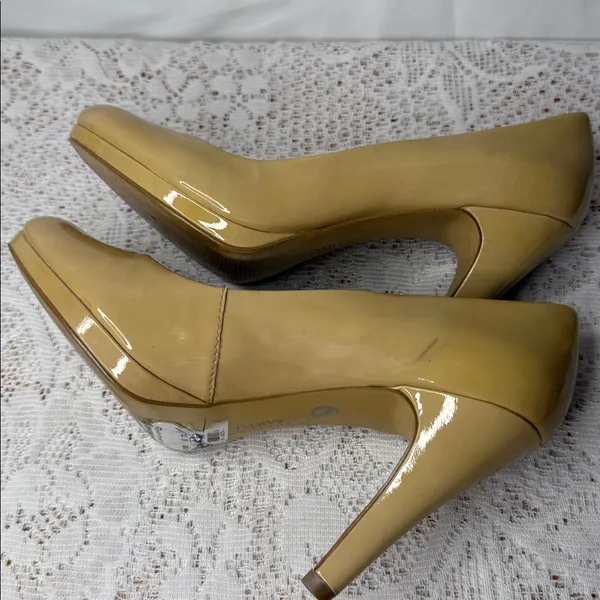 Franco Sarto patent leather cream tan slip on heels - Image 7