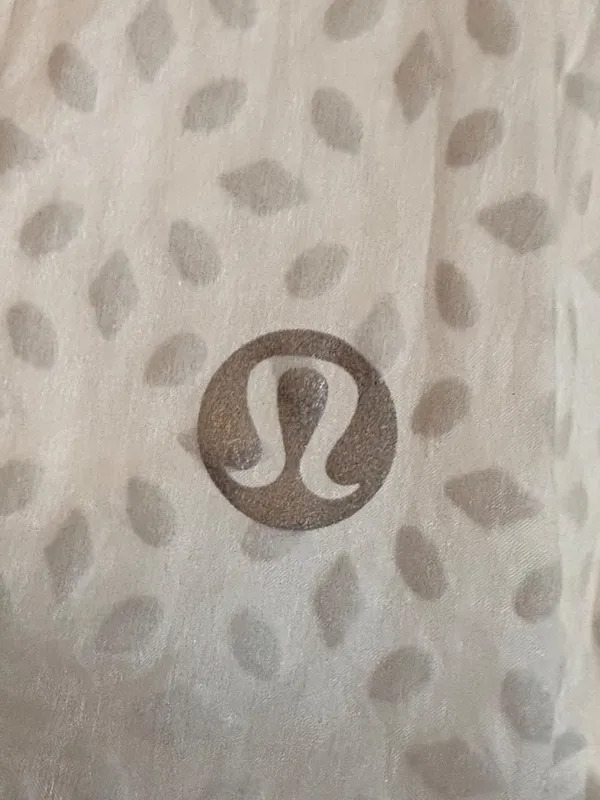 Lululemon Find Your Flock white with clear nylon overlay shorts. SZ 10 - Image 4
