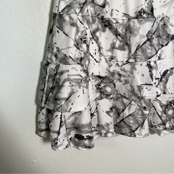 Tail Women's Size XS Athletic Tennis Skort White Black Gray Geometric Splatter - Image 3