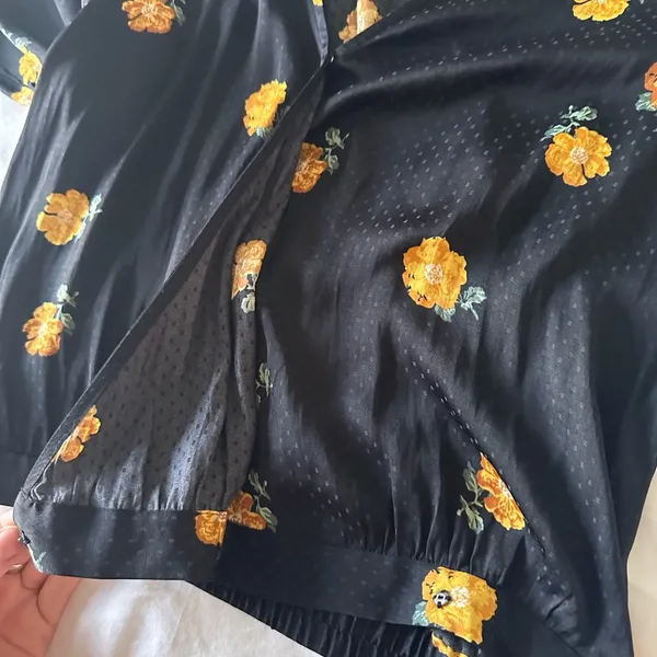 Bubble-Sleeve Wrap Top in Floating Florets Size M - Image 7