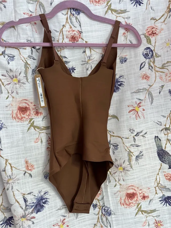 SKIMS Unlined Plunge Thong Bodysuit | Jasper | Small | NWT - Image 6