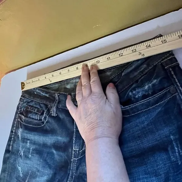 BKE Starlite size 28 rolled hem cropped jeans. - Image 3