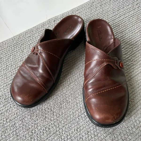 Clark’s Dark Brown Leather Low Heel Mules Clogs Size 9M - Image 2