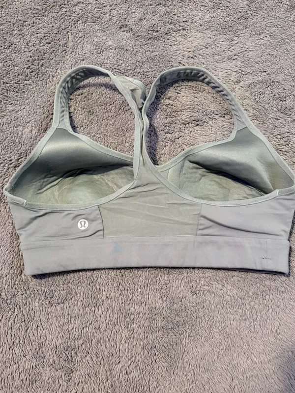 Lululemon sports bra size 6 - Image 3