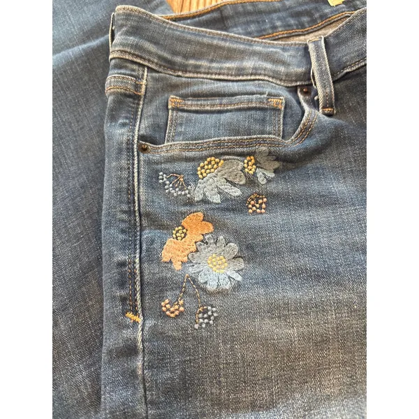 LEVI’S mid rise skinny denim embroidered flower jeans Women’s size 31 - Image 2