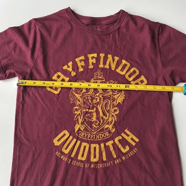 Harry Potter Gryffindor Quidditch Short Sleeve Tee in Maroon Yellow Size S - Image 3
