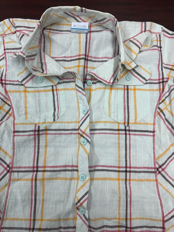 Columbia Plaid Cream Colored Plaid Button Up Short Sleeve Shirt Size Medium - Image 2