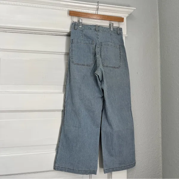 Universal Threads Women's Wide-Leg Blue Jeans - Image 4