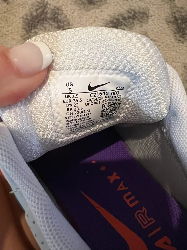 Nike Shoes - Image 4