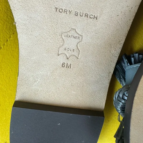 TORY BURCH Gray Leather Straw Flat Shoes Sandals Size 6 - Image 6