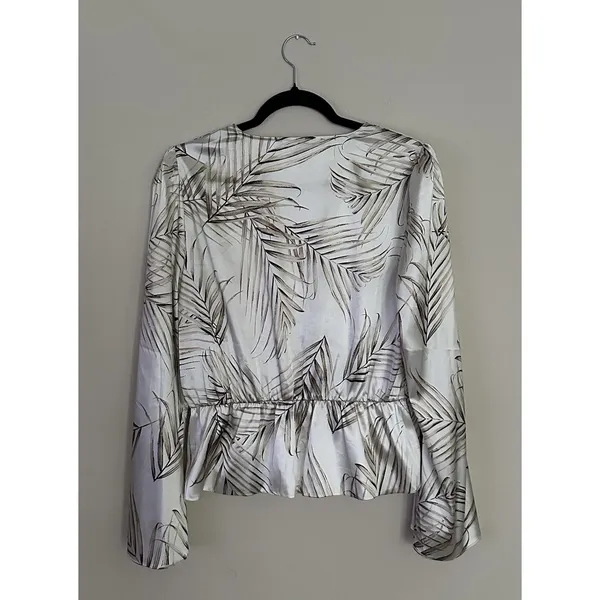 White House | Black Market Satin Feel Peplum Blouse Palm Print Bell Sleeve Boho Coastal Ivory Size M - Image 5