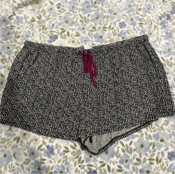 Secret Treasures BlacK & White With Pink Accent Pajama Set - Image 7