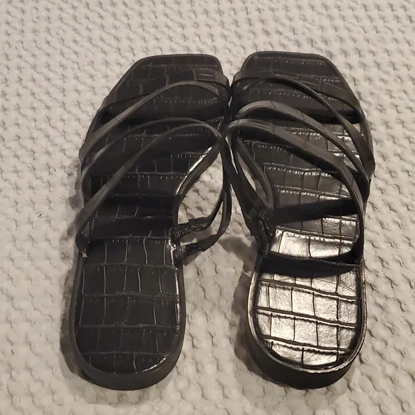 NWOT ZBY sandals Size 7 (#7) Black - Image 2