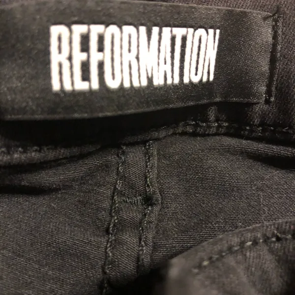 ❤️ Reformation black skinny jeans with knee rips - Image 3
