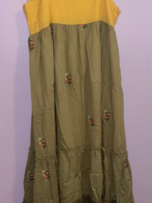 In Loom COLOR BLOCK TIERED MIDI DRESS IN GREEN/YELLOW - Image 3