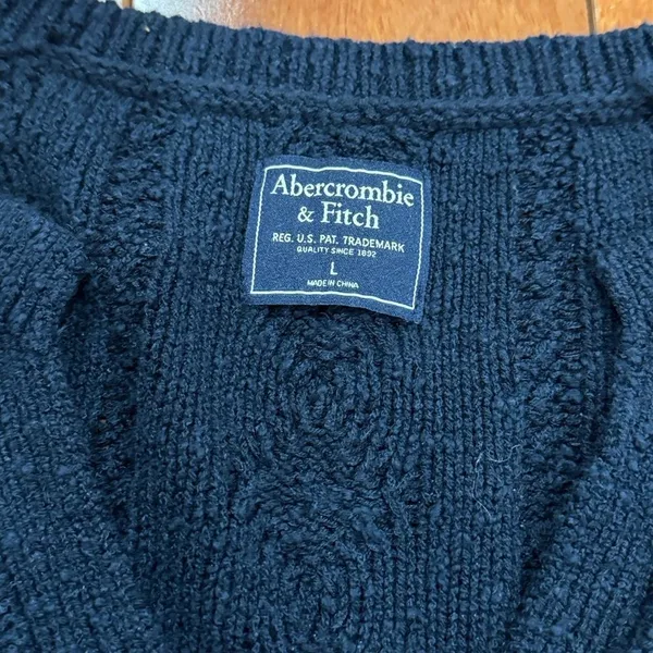 Abercrombie & Fitch Navy‎ Cable Knit V-Neck Sweater L - Image 2