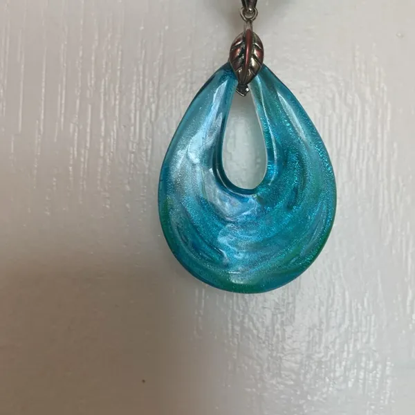 Source Unknown Blue Green Glass Pendant with Blue Green Beads - Image 5