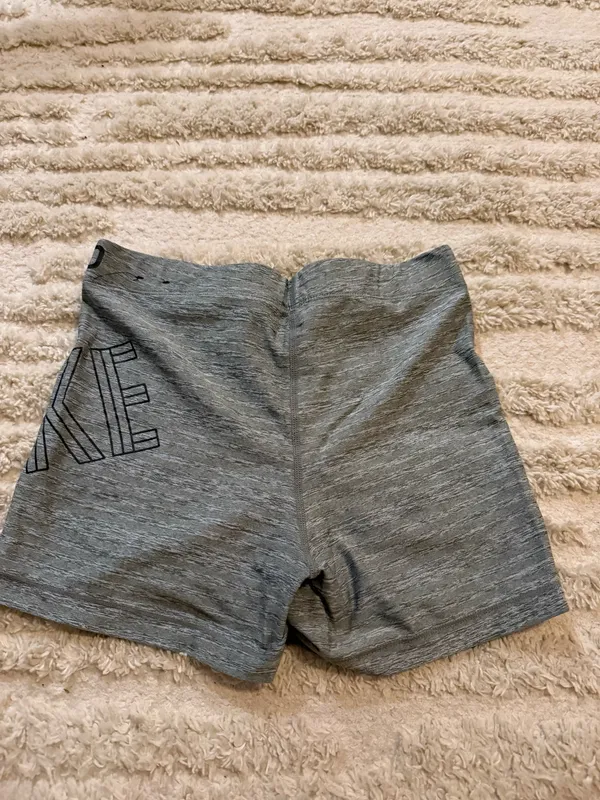 GRAY NIKE PRO SHORTS - Image 2