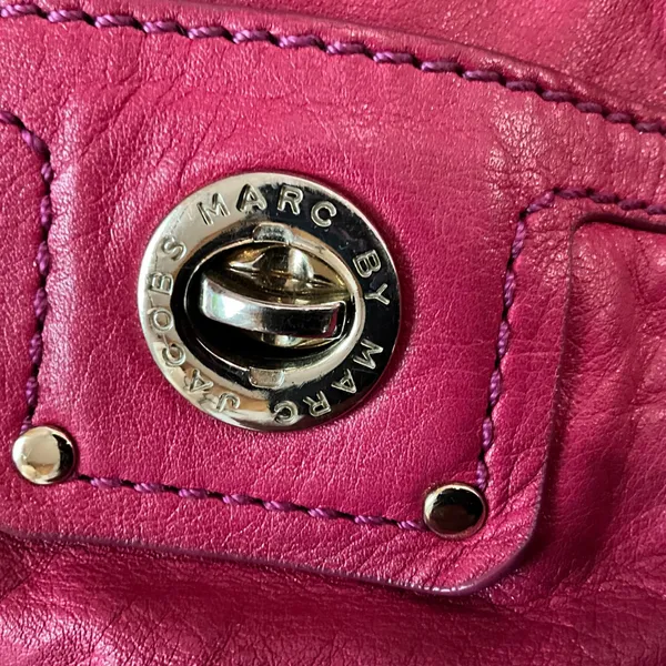 Marc by Marc Jacobs Pink Leather‎ Crossbody Bag Turn Lock Pockets Fuchsia - Image 3