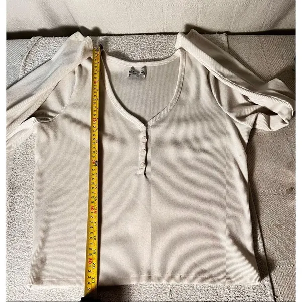 Hollister Ribbed 4 Button Crop Top Size XL Y2K 90’s - Image 6